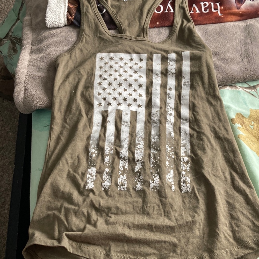 Green tank top with American flag on unit